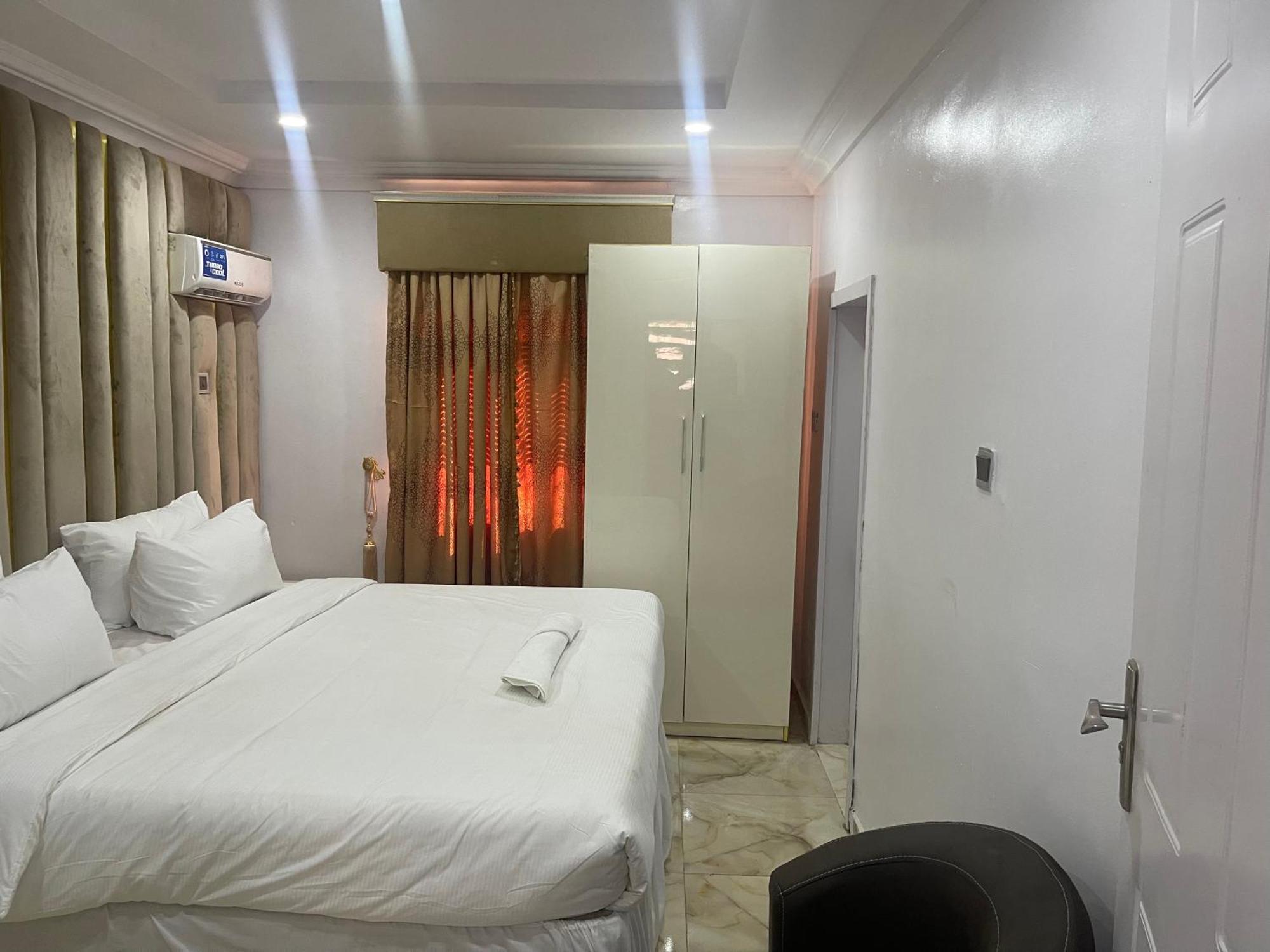 White Gold Hotel Ikeja Exterior photo